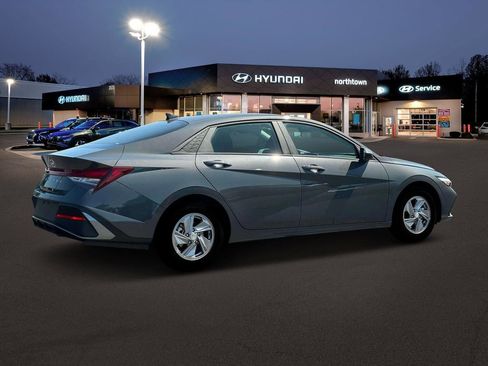 New 2025 Hyundai Elantra SE w/ Cargo Package image 8