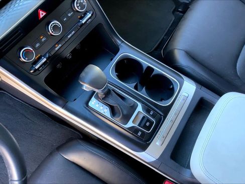 Used 2024 Kia Carnival LX image 14