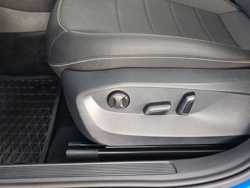 Used 2024 Volkswagen Taos SE image 25