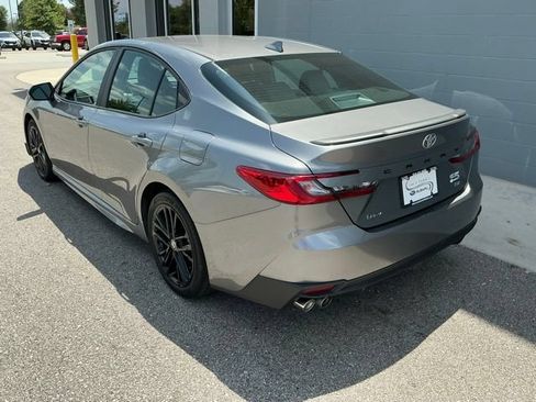 Used 2025 Toyota Camry SE w/ Convenience Package FWD image 2