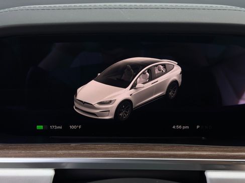 Used 2022 Tesla Model X image 17