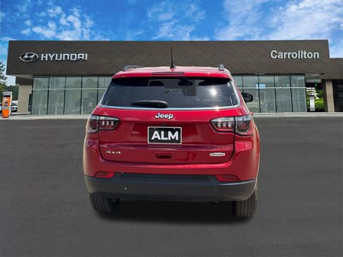 Used 2025 Jeep Compass Latitude AWD/4WD image 6