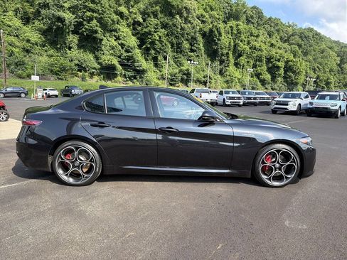 Used 2024 Alfa Romeo Giulia Veloce RWD image 2