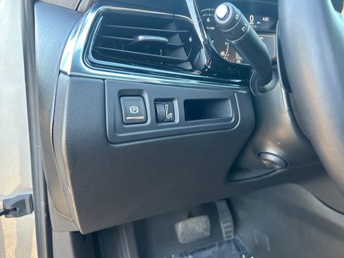 Used 2025 Cadillac XT6 Premium Luxury image 21