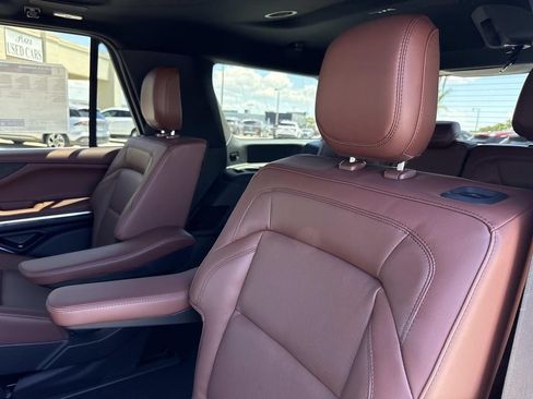 New 2026 Lincoln Navigator Reserve AWD/4WD image 15