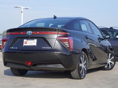 Used 2017 Toyota Mirai image 6