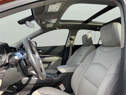 Used 2019 Cadillac XT4 Luxury w/ Cold Weather Package image 13