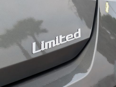 New 2025 Hyundai Elantra Limited image 22