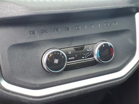Used 2025 Ford Expedition Active AWD/4WD image 22
