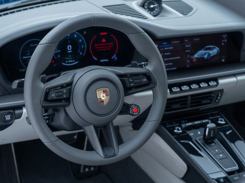 Used 2025 Porsche 911 Carrera 4 GTS image 22
