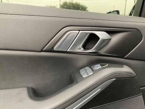 Used 2022 BMW X7 xDrive40i w/ Premium Package image 11