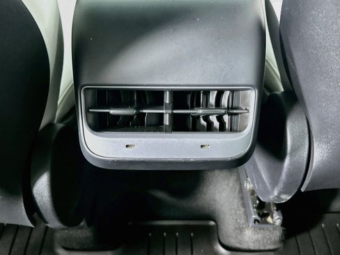 Used 2023 Tesla Model Y Long Range AWD/4WD image 27