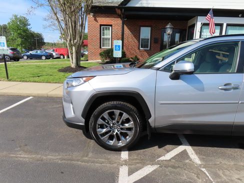 Used 2019 Toyota RAV4 Limited w/ Advanced Technology Package image 2