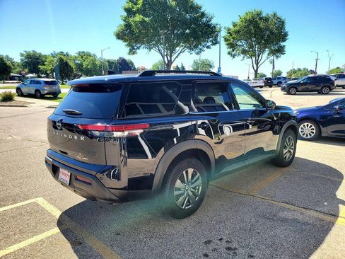 Used 2022 Nissan Pathfinder SV AWD/4WD image 5