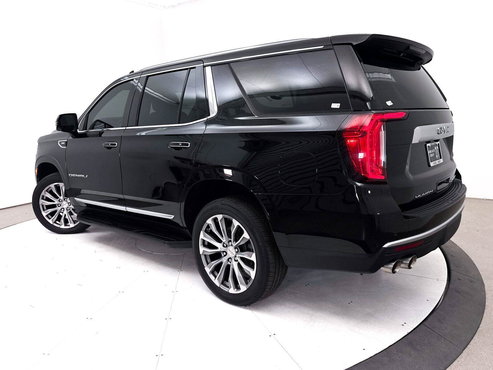 Used 2021 GMC Yukon Denali AWD/4WD image 2