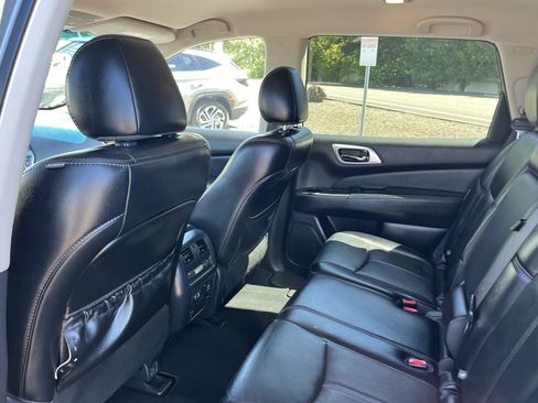 Used 2019 Nissan Pathfinder SL AWD/4WD image 13