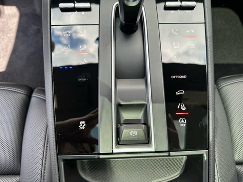 Used 2026 Porsche Macan image 27