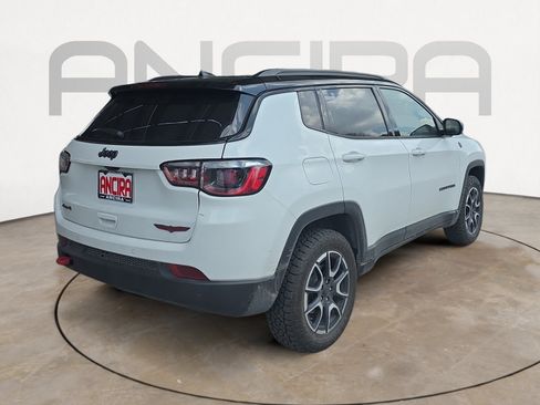 Used 2025 Jeep Compass Trailhawk AWD/4WD image 13