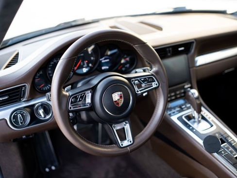 Used 2017 Porsche 911 Carrera RWD image 29