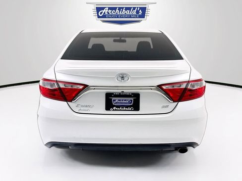 Used 2016 Toyota Camry SE image 5