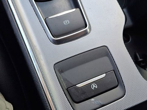 Used 2021 Ford Edge SEL image 32