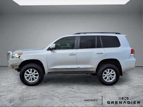 Used 2016 Toyota Land Cruiser image 5