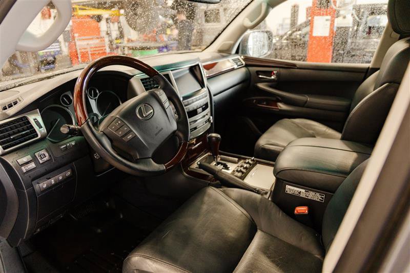 Used 2015 Lexus LX 570 4WD w/ Luxury Package image 15