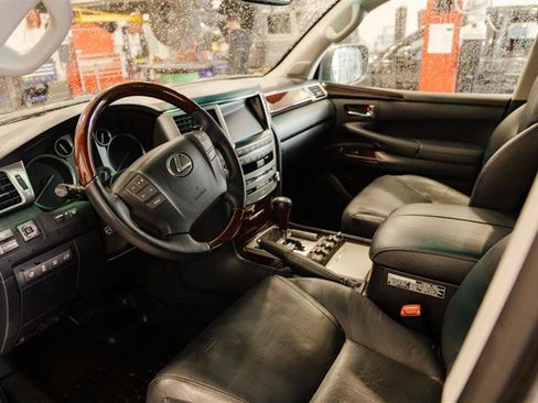 Used 2015 Lexus LX 570 4WD w/ Luxury Package image 15