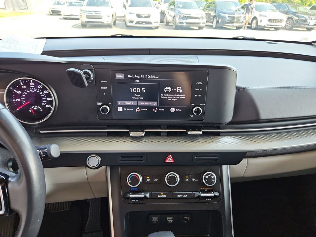 Used 2024 Kia Carnival LX FWD image 17