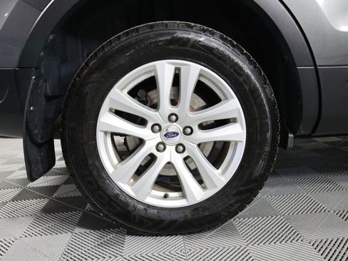 Used 2018 Ford Explorer XLT w/ Equipment Group 201A image 7