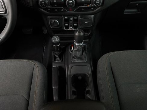 Used 2025 Jeep Wrangler Unlimited Sport AWD/4WD image 14