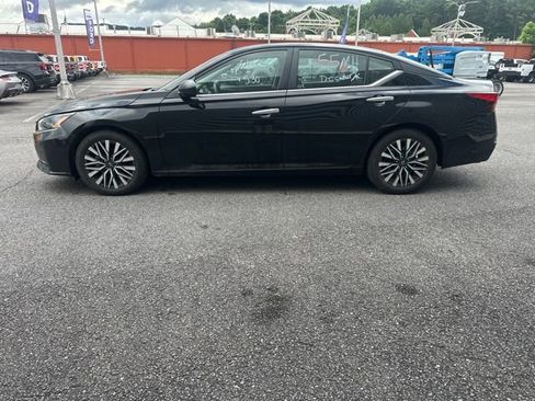 Used 2024 Nissan Altima 2.5 SV FWD image 8