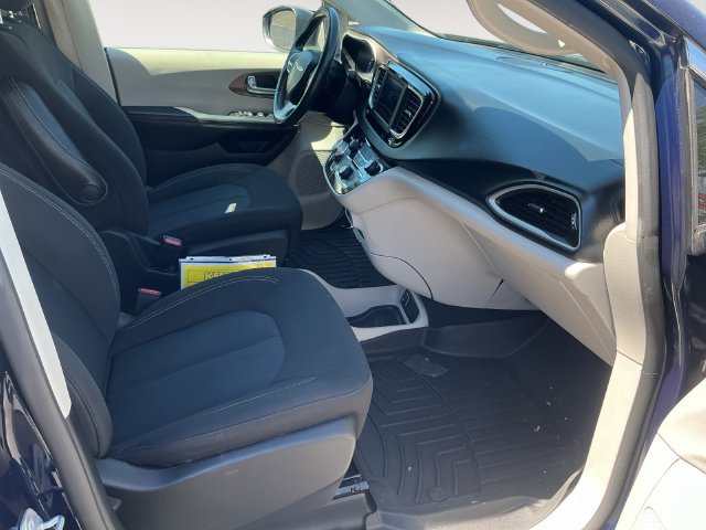 Used 2020 Chrysler Voyager LX w/ Cold Weather Group FWD image 15