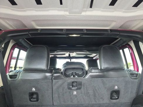 Used 2022 Jeep Wrangler Unlimited Sahara image 54