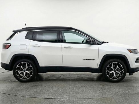 Used 2025 Jeep Compass Limited image 9