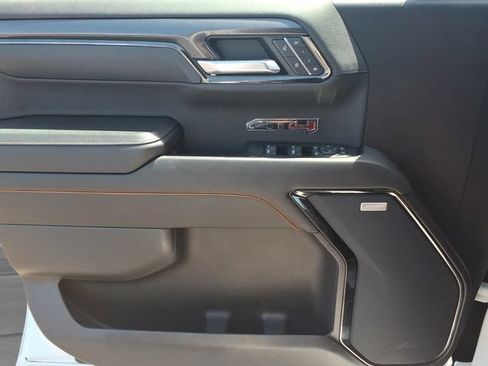 Used 2024 GMC Sierra 1500 AT4 w/ Technology Package AWD/4WD image 15