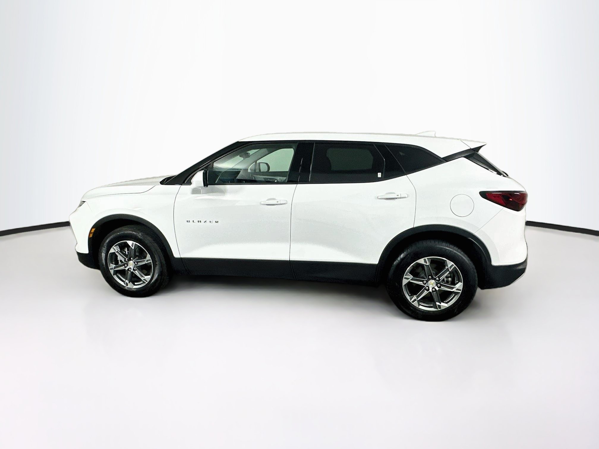 Used 2026 Chevrolet Blazer LT FWD image 4