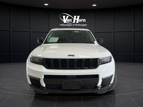 Used 2022 Jeep Grand Cherokee L Limited w/ Black Appearance Package AWD/4WD image 2