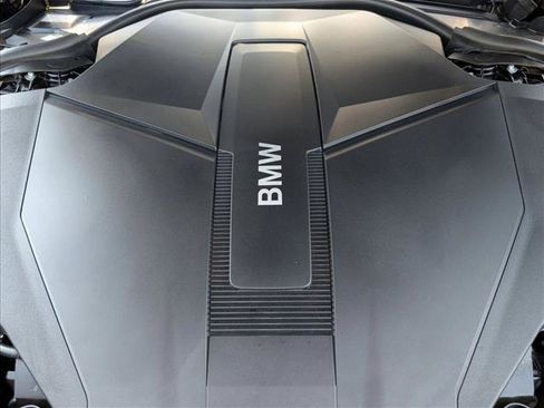 Used 2025 BMW i7 eDrive50 w/ Premium Package RWD image 25