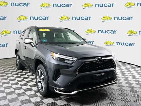 Used 2023 Toyota RAV4 SE image 1