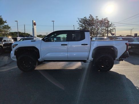 Used 2025 Toyota Tacoma TRD Pro AWD/4WD image 2