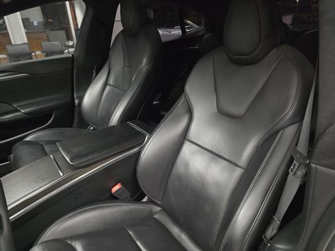 Used 2021 Tesla Model S Plaid image 22