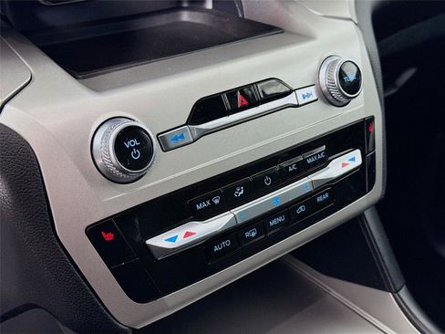 Used 2022 Ford Explorer XLT w/ Class IV Trailer Tow Package image 15