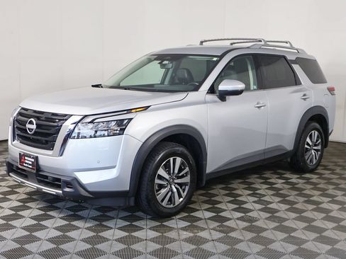 Used 2023 Nissan Pathfinder SL AWD/4WD image 9
