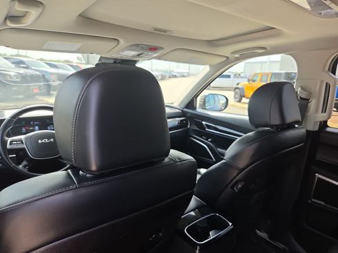Used 2025 Kia Telluride S FWD image 19