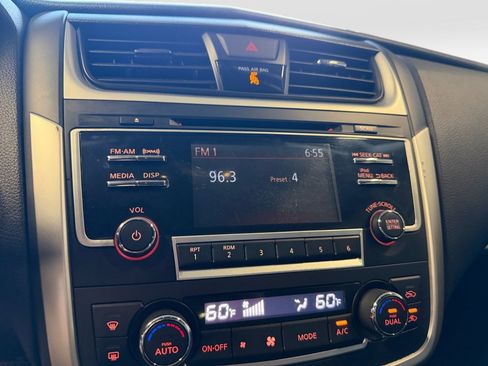 Used 2017 Nissan Altima 2.5 SV FWD image 21