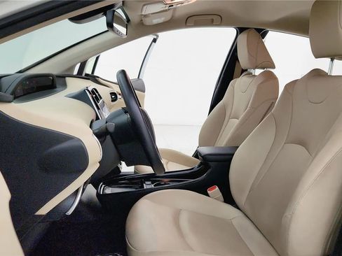 Used 2020 Toyota Prius XLE image 27