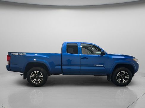 Used 2016 Toyota Tacoma TRD Sport w/ Towing Package image 8