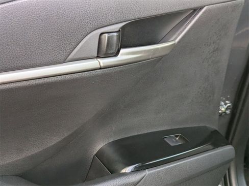 Used 2025 Toyota Camry SE image 27