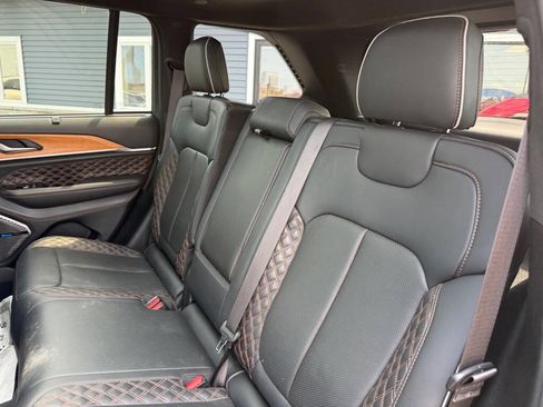 Used 2023 Jeep Grand Cherokee Summit AWD/4WD image 24